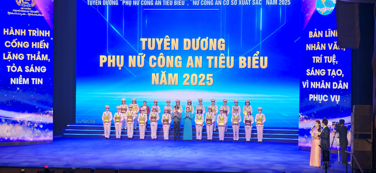 Vinh danh phụ nữ công an tiêu biểu: “Những bông hoa thép” tỏa sáng từ niềm tin của Nhân dân