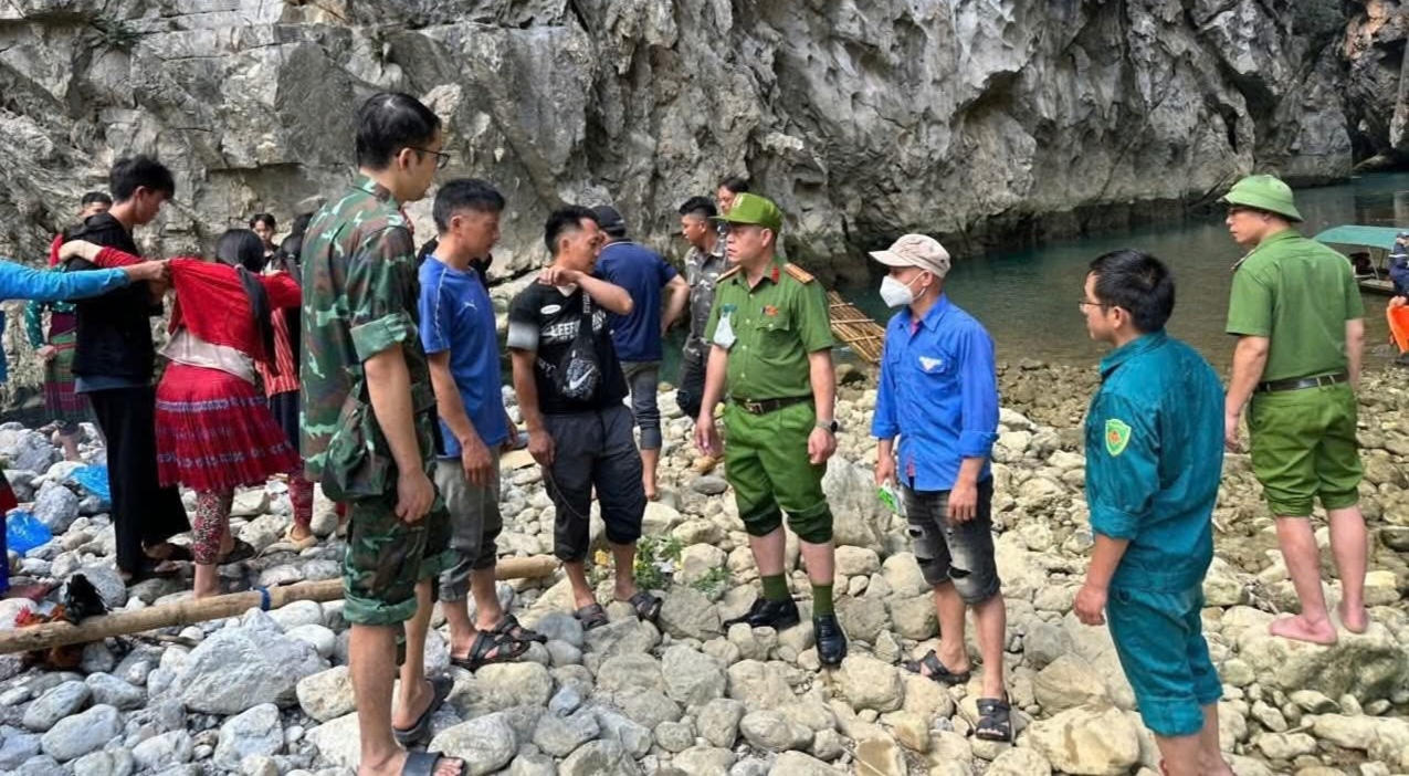 Thi thể nam sinh đuối nước trên sông Nho Quế được tìm thấy vào 6h30 sáng nay. Ảnh: CACC.&nbsp;