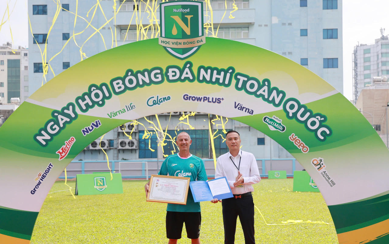 VFF vinh danh thầy Giôm.