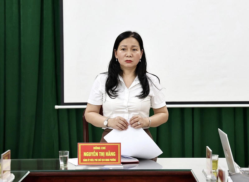 Đồng chí Nguyễn Thị Hằng - Phó Chủ tịch UBND phường Hạp Lĩnh tại hội nghị (Ảnh: TT phường Hạp Lĩnh).
