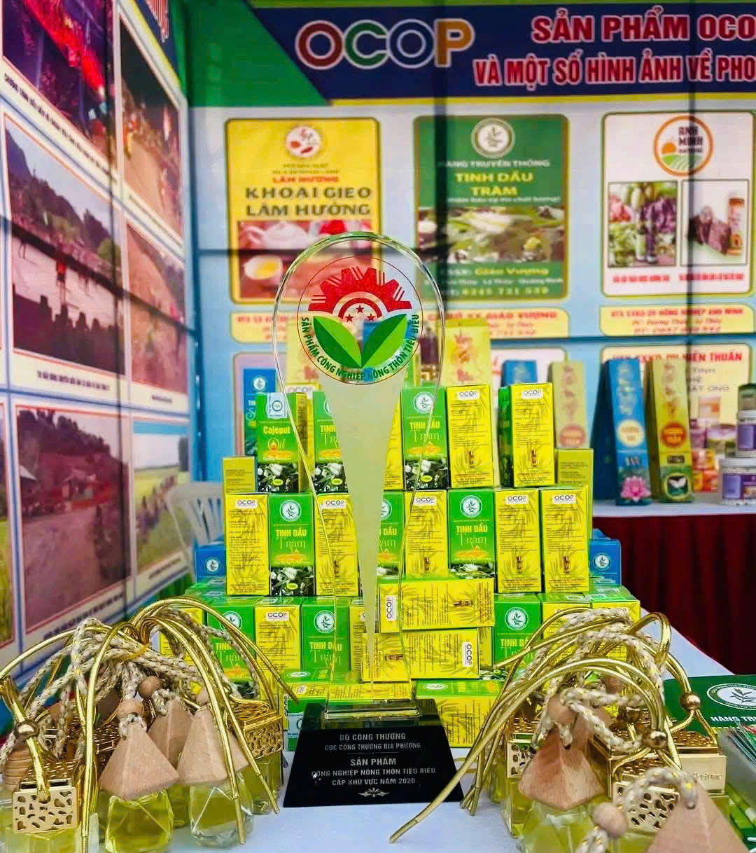 Sản phẩm “Tinh dầu tràm Giáo Vượng” từng được bình chọn là sản phẩm công nghiệp nông thôn tiêu biểu khu vực miền Trung - Tây Nguyên năm 2020.