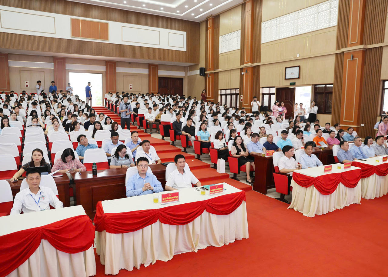 Chương trình thu hút đông đảo sinh viên tham gia