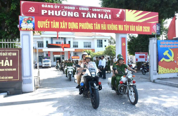 Công an các xã, phường tiến hành ra quân thực hiện cao điểm 45 ngày đấu tranh, chuyển hóa địa bàn về an ninh trật tự (Ảnh: Công an cung cấp).