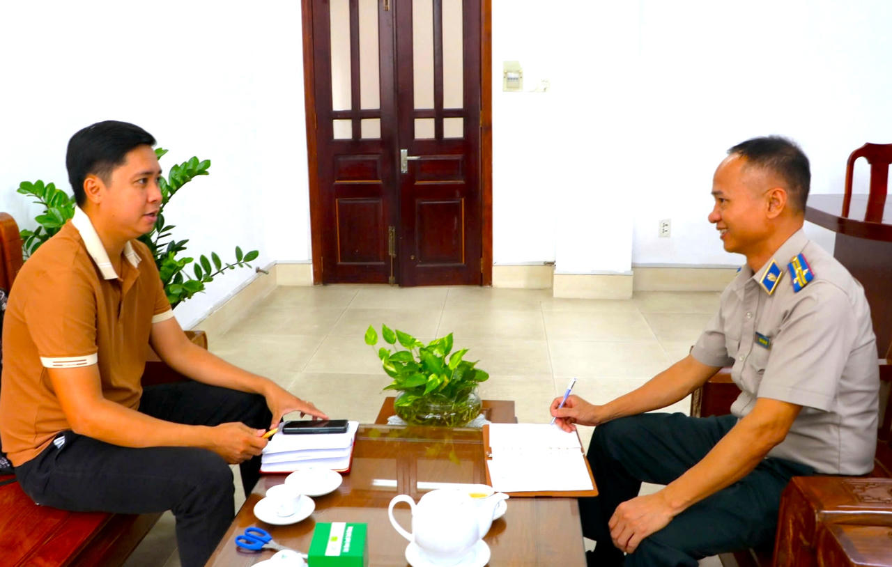 Chấp hành viên Trần Thanh Hợp chia sẻ với PV Báo PLVN câu chuyên thi hành án tàu UNITY về cuộc chiến với thời gian, tài sản triệu đô đặc biệt này.