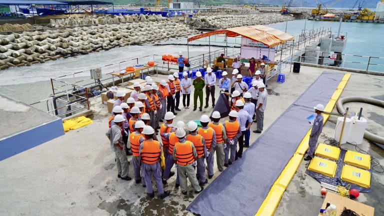 Các doanh nghiệp hiện nay rất cần các lớp đào tạo tập huấn về kỹ năng ứng phó sự cố tràn dầu. (Ảnh: NVCC)