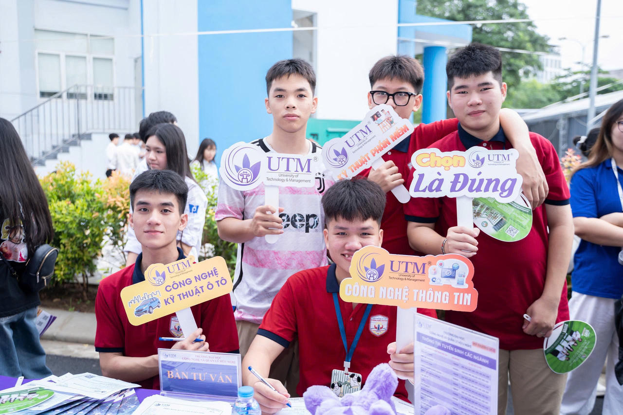 Nhóm ngành Công nghệ thông tin, Kỹ thuật phần mềm, Công nghệ kỹ thuật ô tô đang nhận được sự quan tâm lớn của học sinh.