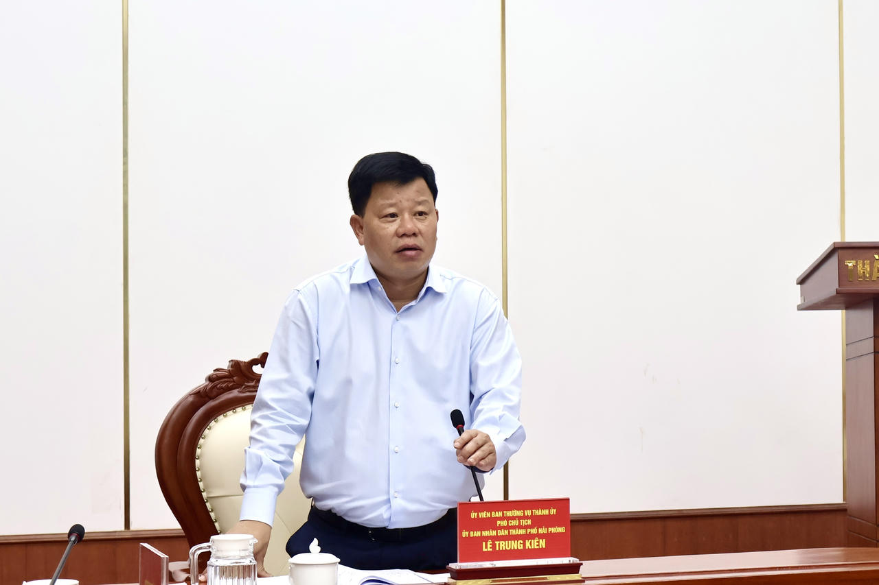 Phó Chủ tịch UBND TP&nbsp; Lê Trung Kiên chủ trì cuộc họp.