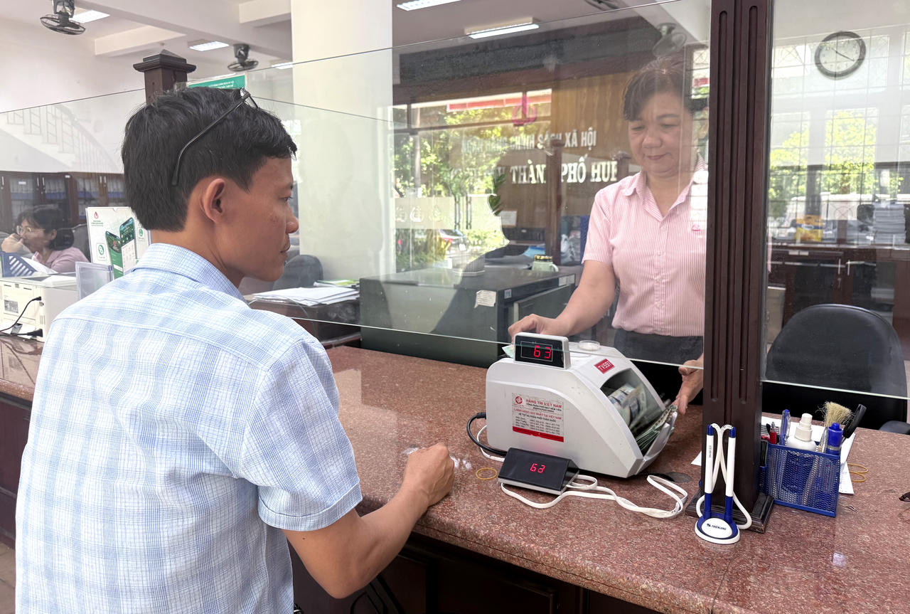 Giải ngân cho khách hàng đầu tiên vay mua NOXH.