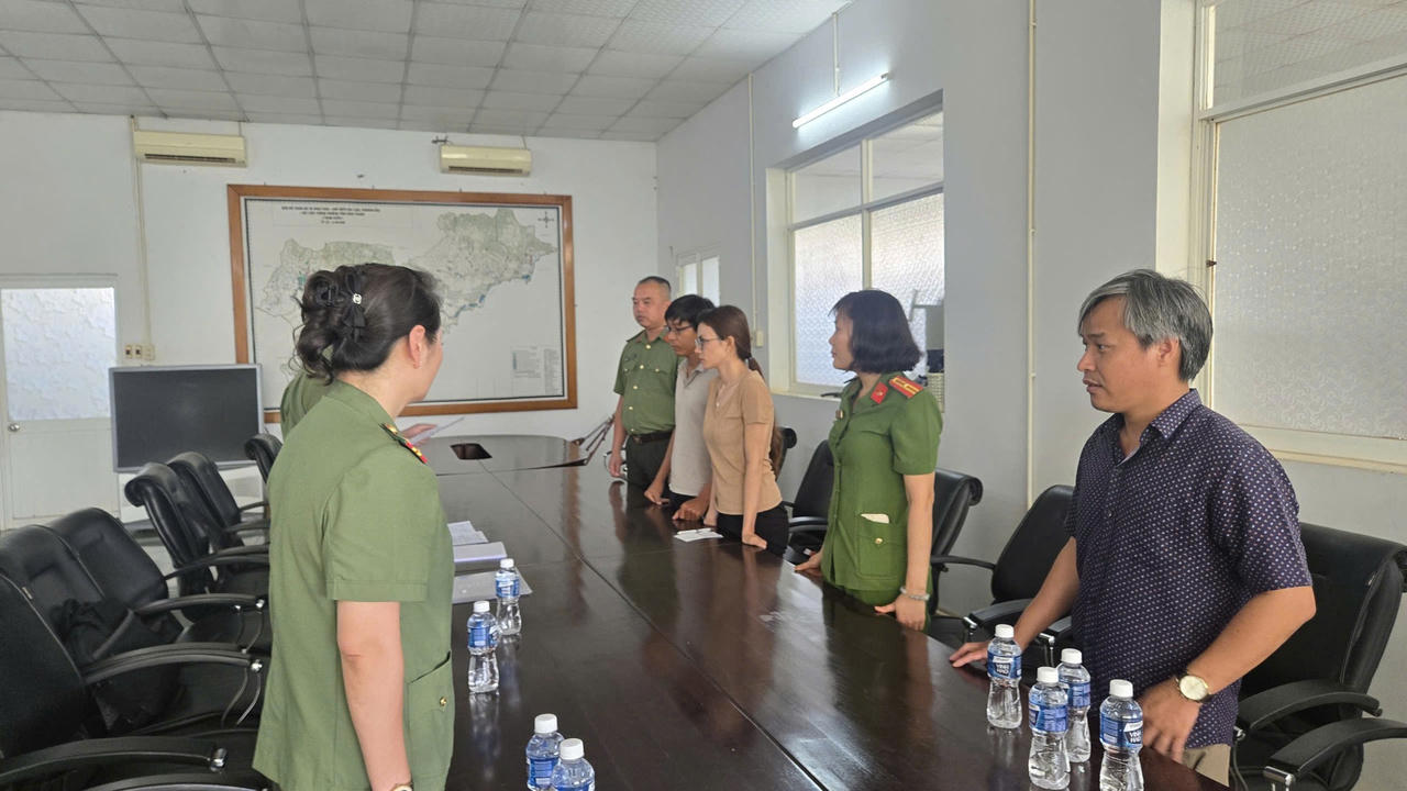 Triệt phá vụ vận chuyển gần 90 tấn quặng có chứa chất phóng xạ