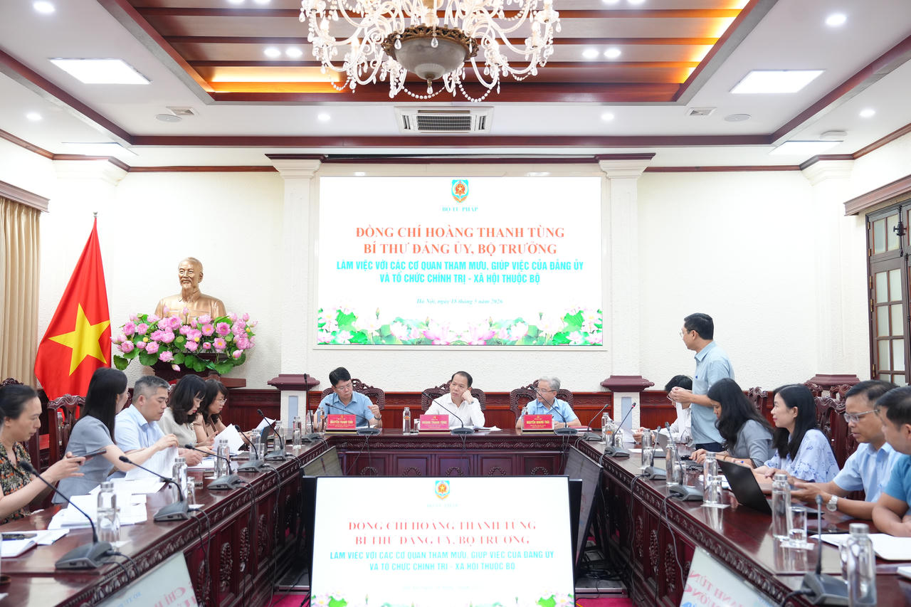 Quang cảnh buổi làm việc.