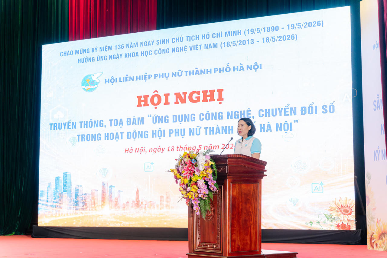 Bà Lê Kim Anh - Chủ tịch Hội Liên hiệp Phụ nữ Thành phố Hà Nội phát biểu tại Hội nghị.