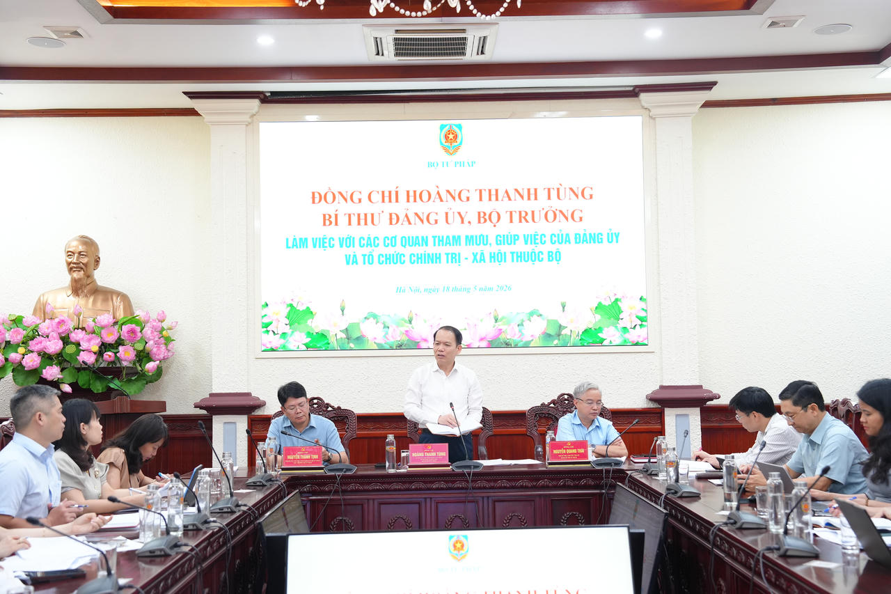 Bộ trưởng Hoàng Thanh Tùng kết luận cuộc làm việc.