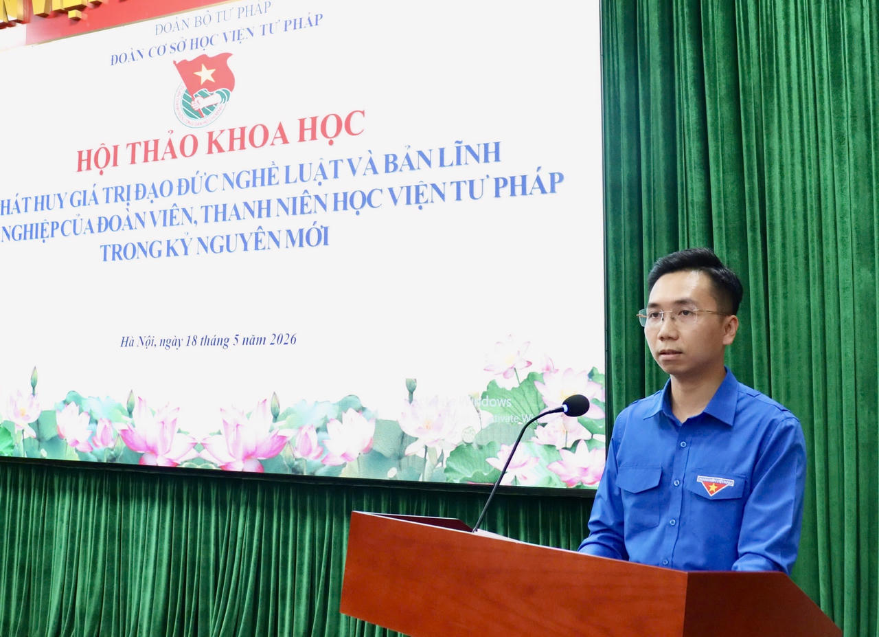 Bí thư Đoàn Đoàn cơ sở Học viện Tư pháp Phạm Quang Tiến phát biểu.