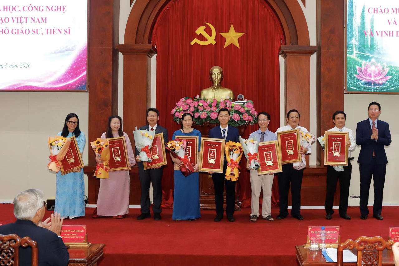 Vinh danh 19 Giáo sư, Phó Giáo sư và 63 tân Tiến sĩ ở Đồng Tháp