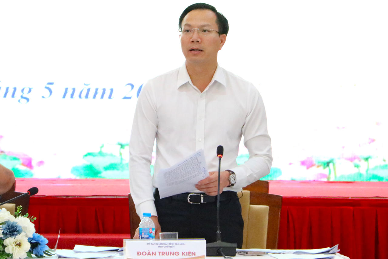Phó Chủ tịch UBND tỉnh Tây Ninh Đoàn Trung Kiên phát biểu