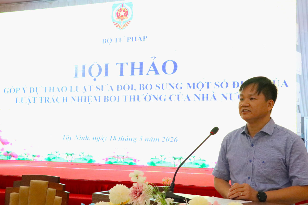 Ông Nguyễn Ngọc Vũ - Phó Cục trưởng Cục Đăng ký giao dịch bảo đảm và Bồi thường nhà nước phát biểu dẫn đề