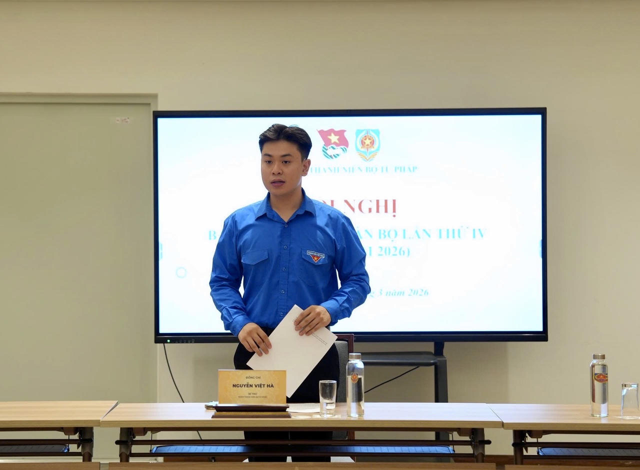 Bí Thư Đoàn TNCS Hồ Chí Minh Bộ Tư pháp Nguyễn Việt Hà phát biểu.