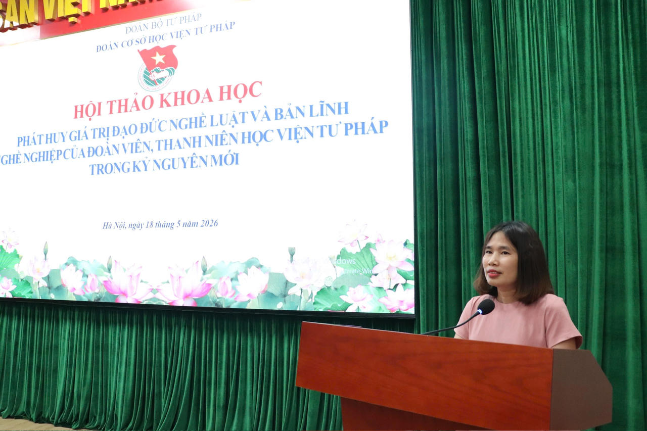Đồng chí Bùi Thị Hòa phát biểu