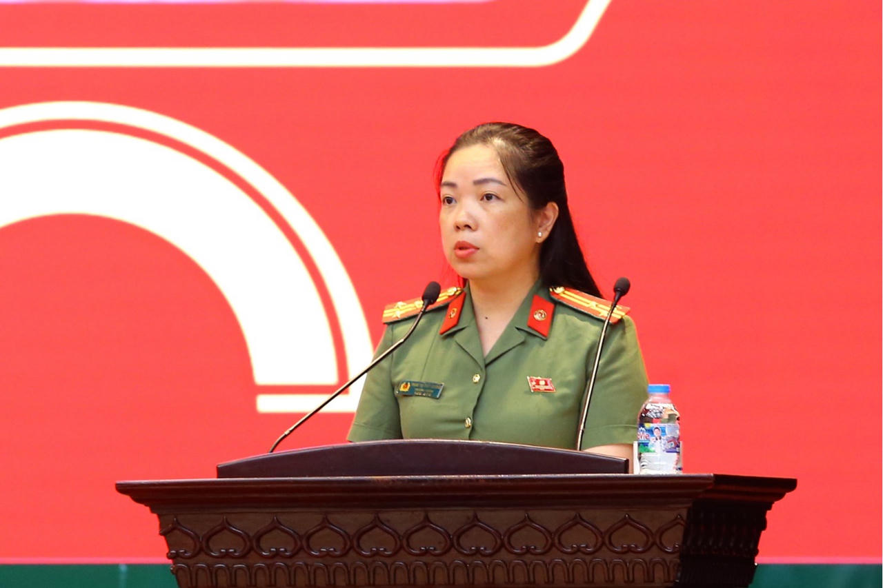 Thượng tá Phạm Thị Thùy Dương, Trưởng phòng Hồ sơ tham luận tại hội nghị