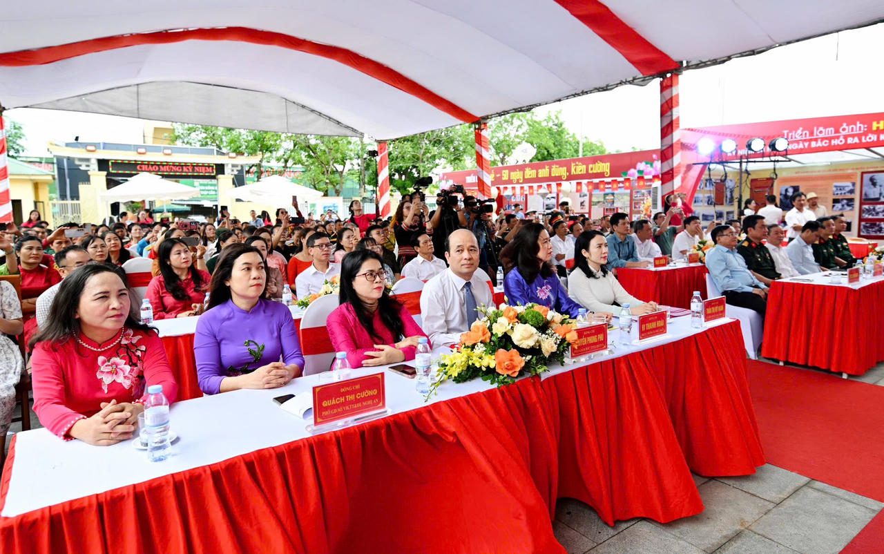 Trưng bày hàng trăm tư liệu quý tại Triển lãm '80 năm Bác Hồ ra Lời kêu gọi Toàn quốc kháng chiến'