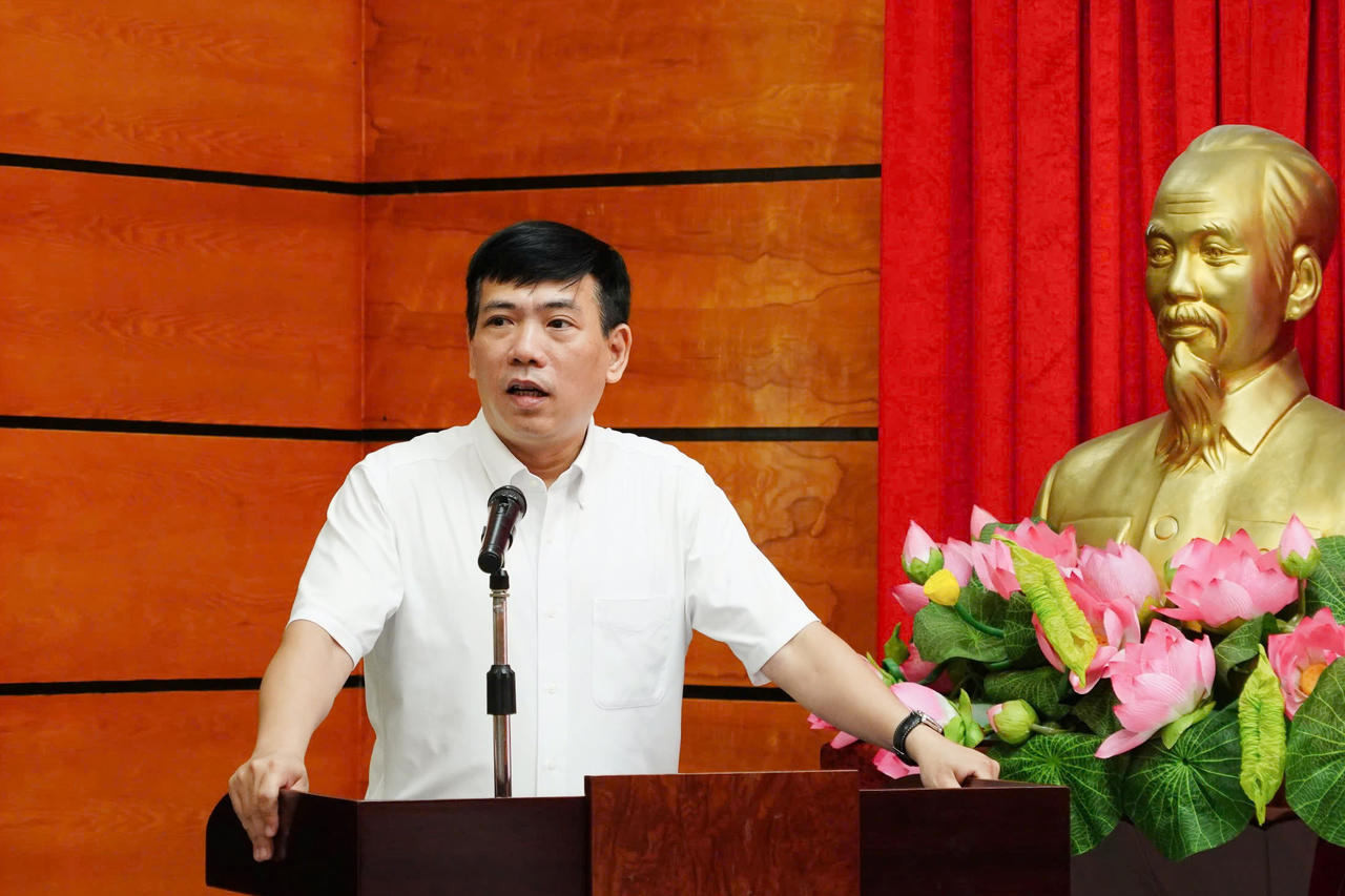 Phó Hiệu trưởng Trường Đại học Luật Hà Nội Hoàng Xuân Châu phát biểu khai mạc Hội thảo.