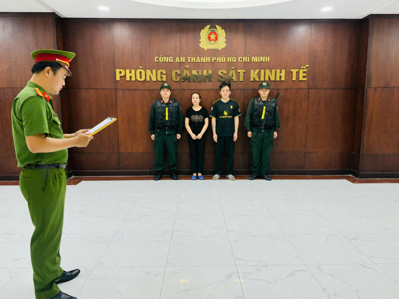 Một phụ nữ vận chuyển trái phép 2,2 kg vàng từ Campuchia về Việt Nam