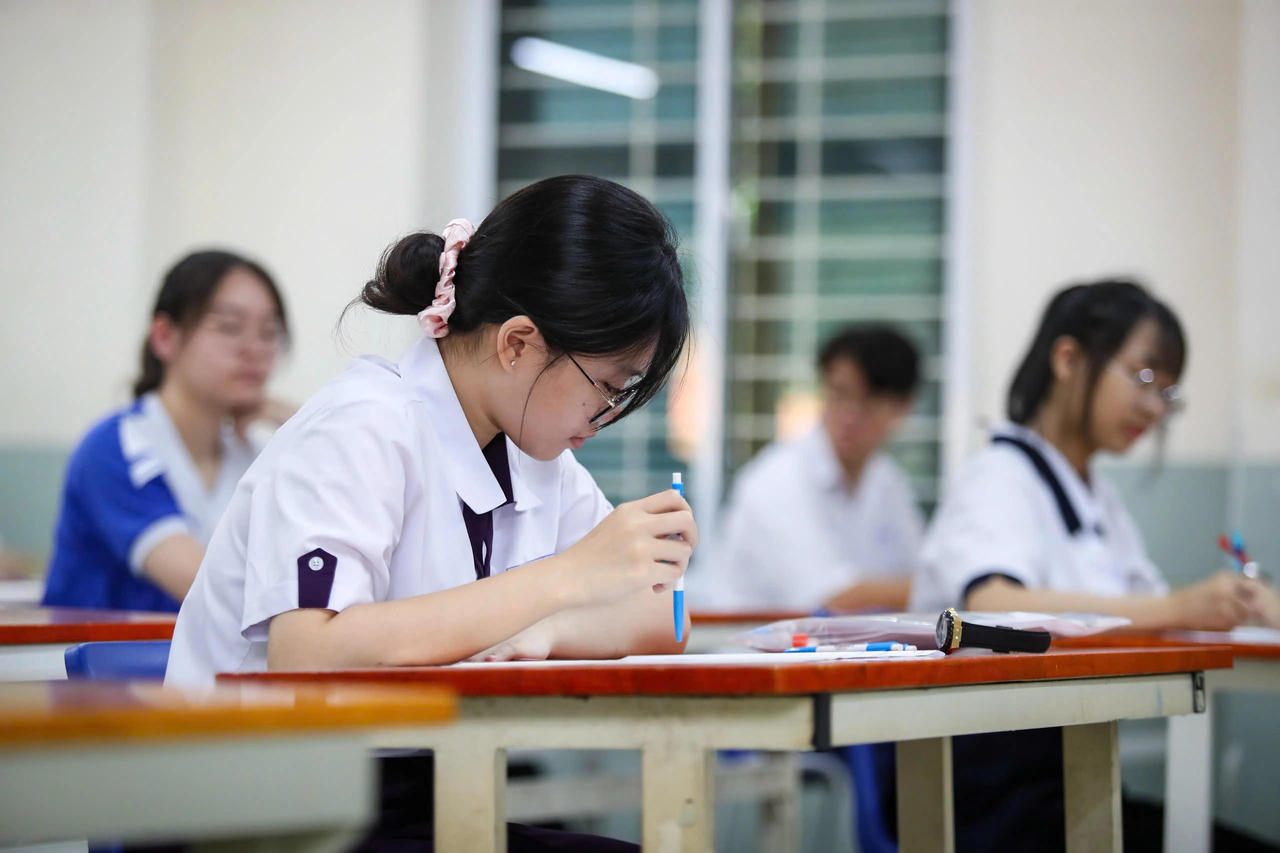 Thủ tướng chỉ đạo 'nóng' về kỳ thi tốt nghiệp THPT và tuyển sinh đại học năm 2026
Thủ tướng chỉ đạo 'nóng' về kỳ thi tốt nghiệp THPT và tuyển sinh đại học năm 2026