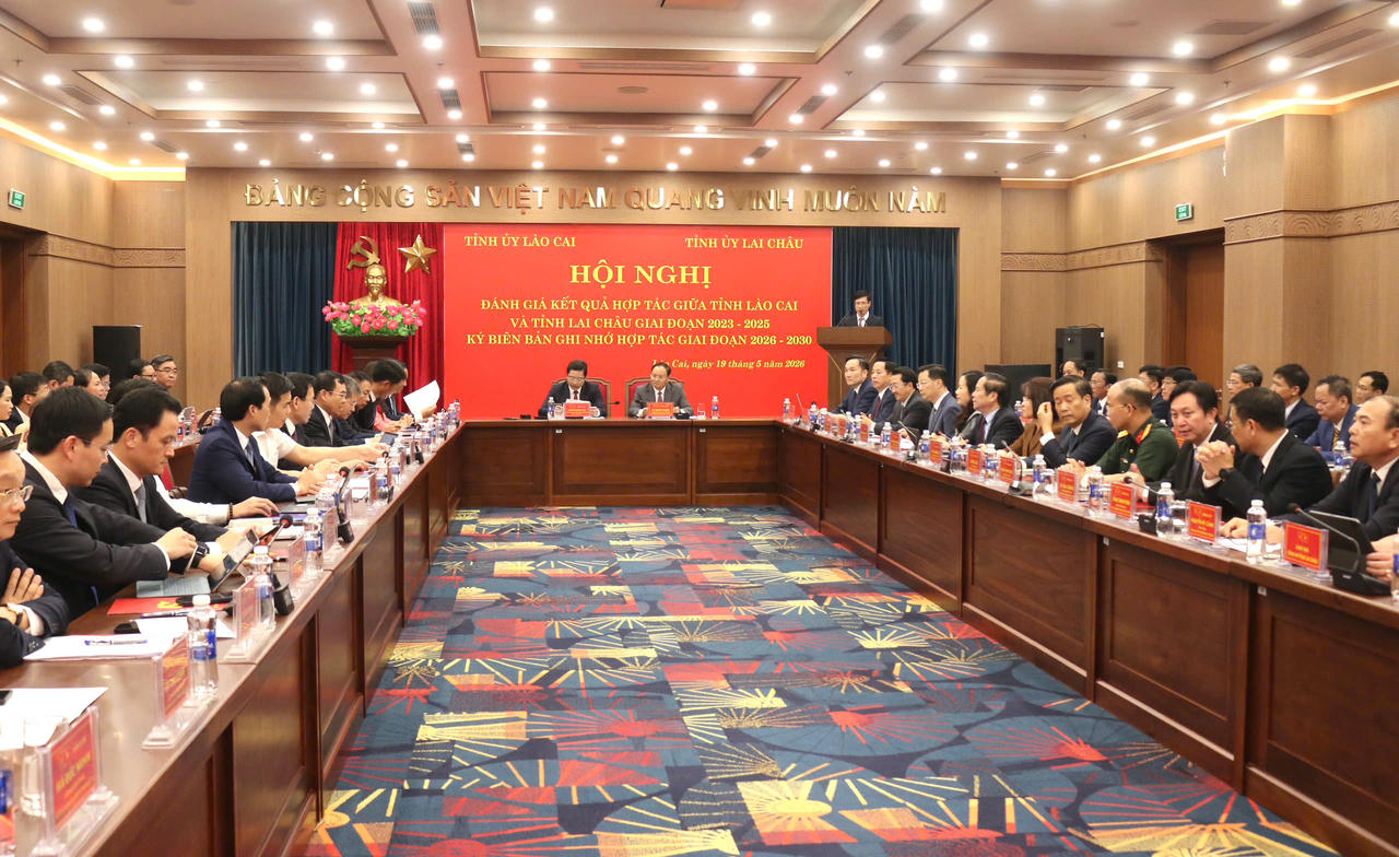 Toàn cảnh buổi làm việc giữa Ban Thường vụ 2 tỉnh Lào Cai và Lai Châu. (Nguồn: laocai.gov.vn)
