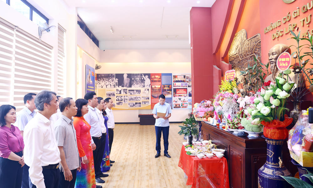 Lãnh đạo Bắc Ninh tưởng niệm Chủ tịch Hồ Chí Minh, khẳng định quyết tâm xây dựng tỉnh phát triển bền vững