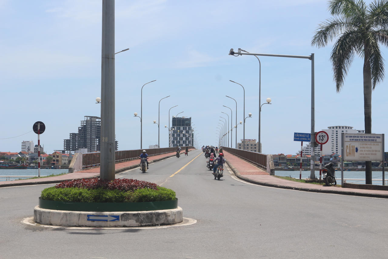 Hệ thống camera tại khu vực cầu Nhật Lệ 1 được đề xuất rà soát, đánh giá lại nhằm phù hợp hơn với thực tế tổ chức giao thông.