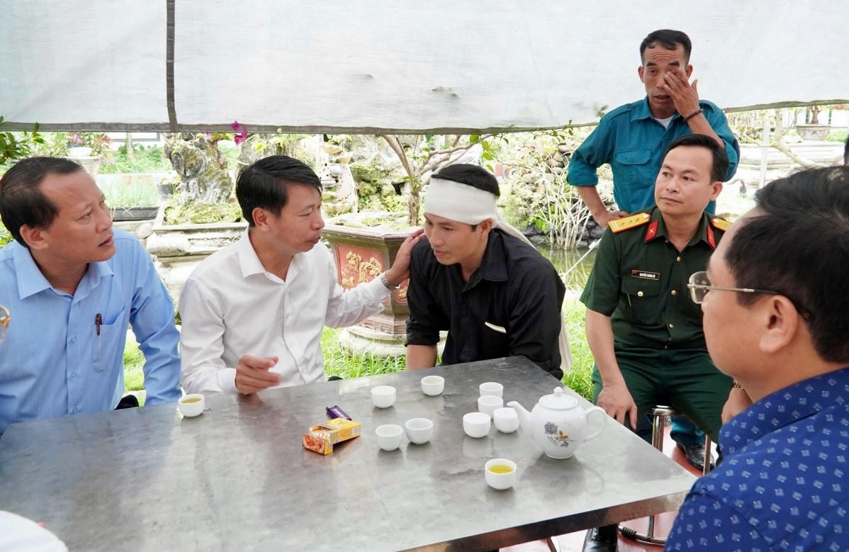 Lãnh đạo tỉnh Phú Thọ thăm hỏi, động viên gia đình 5 cháu nhỏ đuối nước 