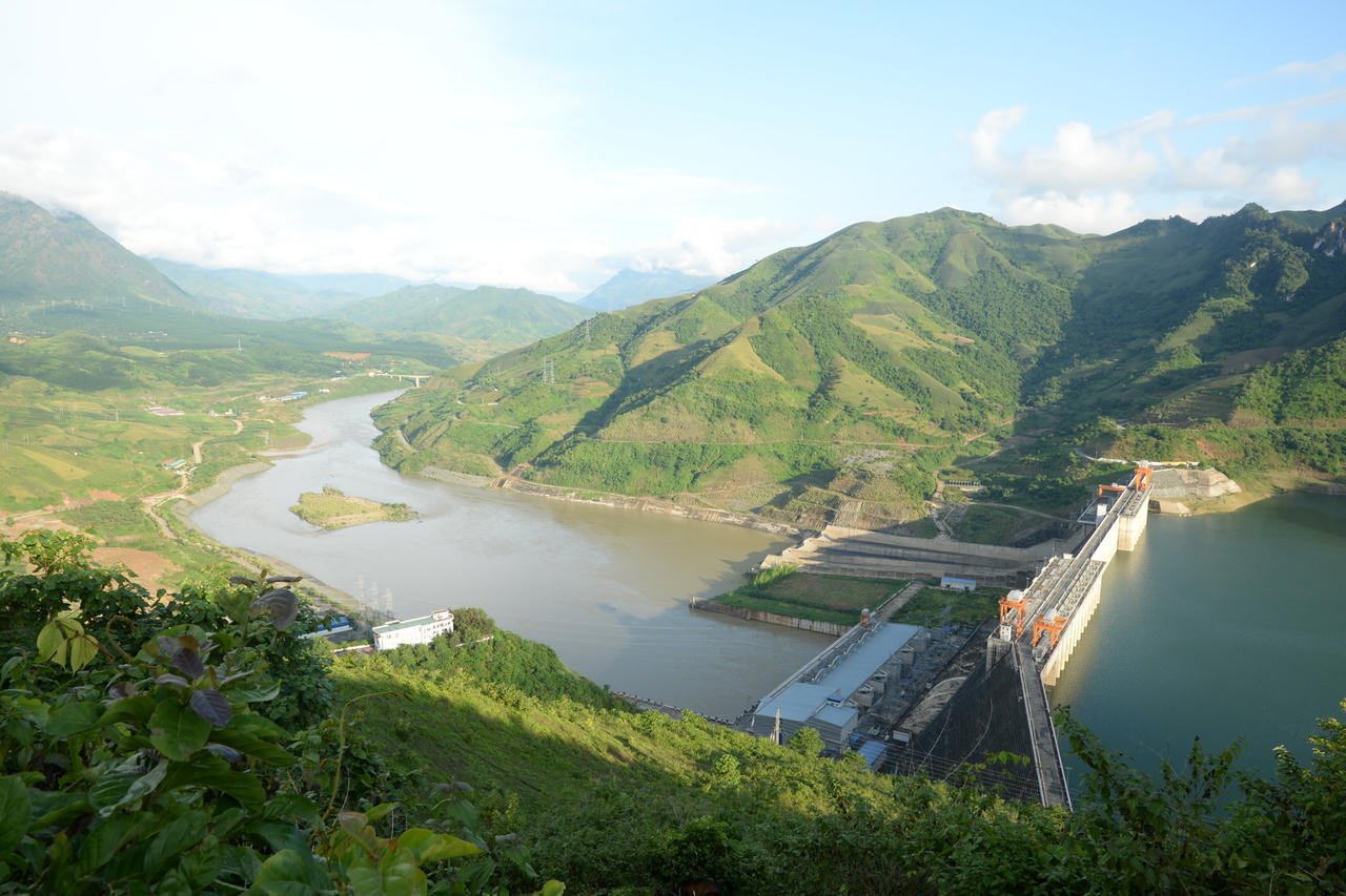 Cho vay đầu tư Dự án Nhà máy Thủy diện Sơn La và các dự án thành phần, di dân tái định cư.