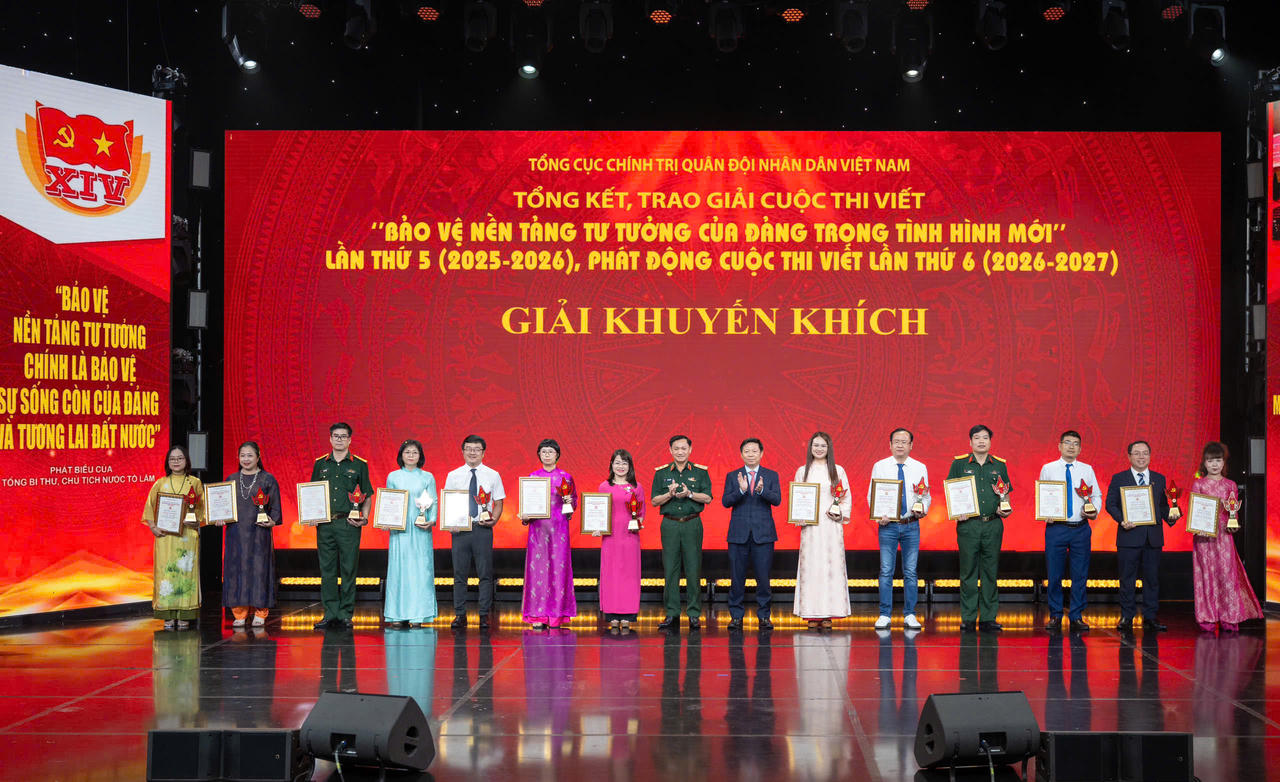 Các tác giả được trao Giải Khuyến khích.