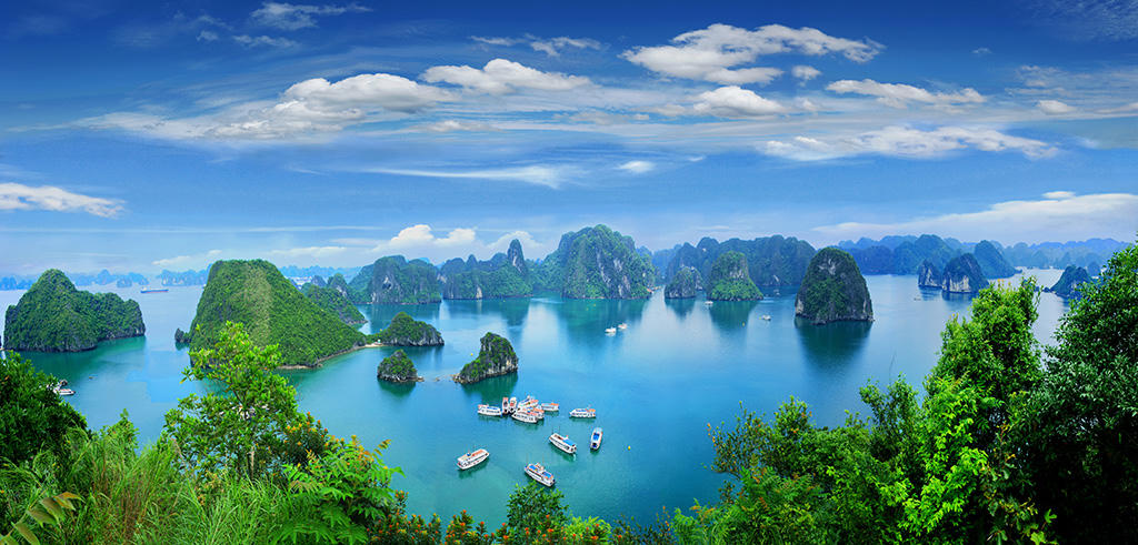 Ngoài 3 lần được UNESCO ghi danh là Di sản Thiên nhiên Thế giới, tổ chức New Open World cũng đã công nhận Vịnh Hạ Long là một trong 7 Kỳ quan thiên nhiên mới của thế giới vào năm 2012. (Ảnh: vietnamtourism.gov.vn)