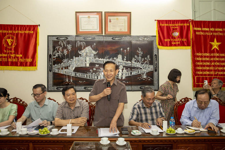 GS.TS. Phan Văn Tường - Phó Chủ tịch, Tổng Thư ký Hội Hành nghề Y tư nhân Việt Nam phát biểu.