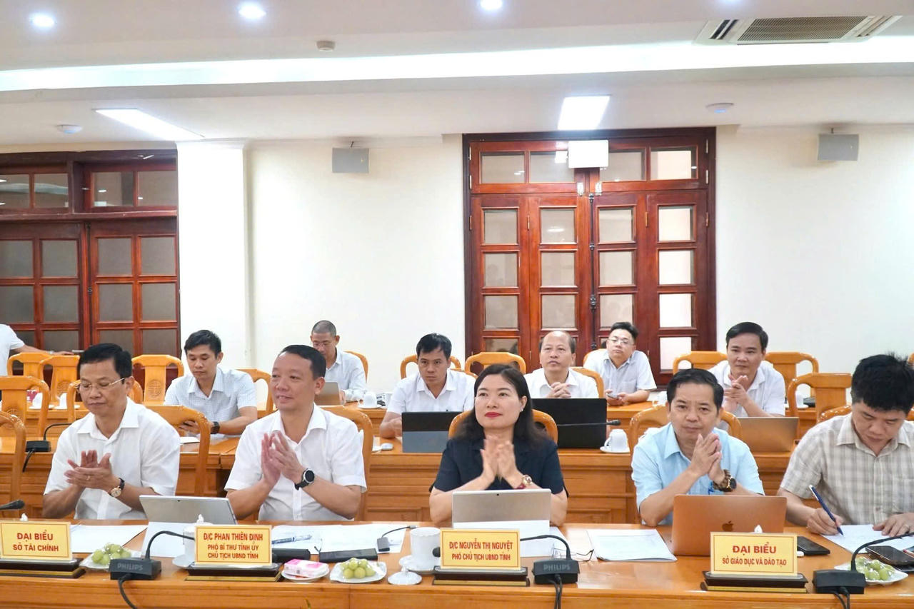 Lãnh đạo UBND tỉnh Hà Tĩnh và đại diện các Sở ngành tại sự kiện