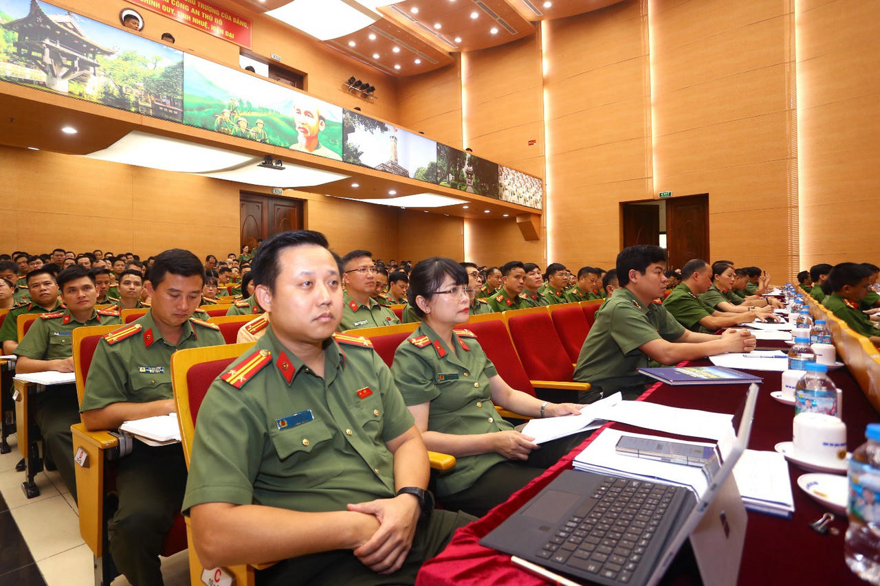 Các đại biểu tham dự tại hội nghị