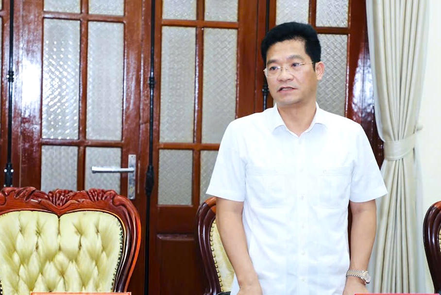 Ông Trần Huy Tuấn chủ trì Hội nghị Ban thường vụ tỉnh Ninh Bình