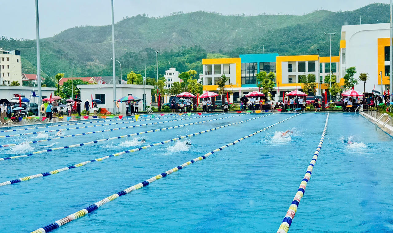  Tập huấn bơi, bơi cứu đuối mở rộng đến nhiều đối tượng ở Quảng Ninh
