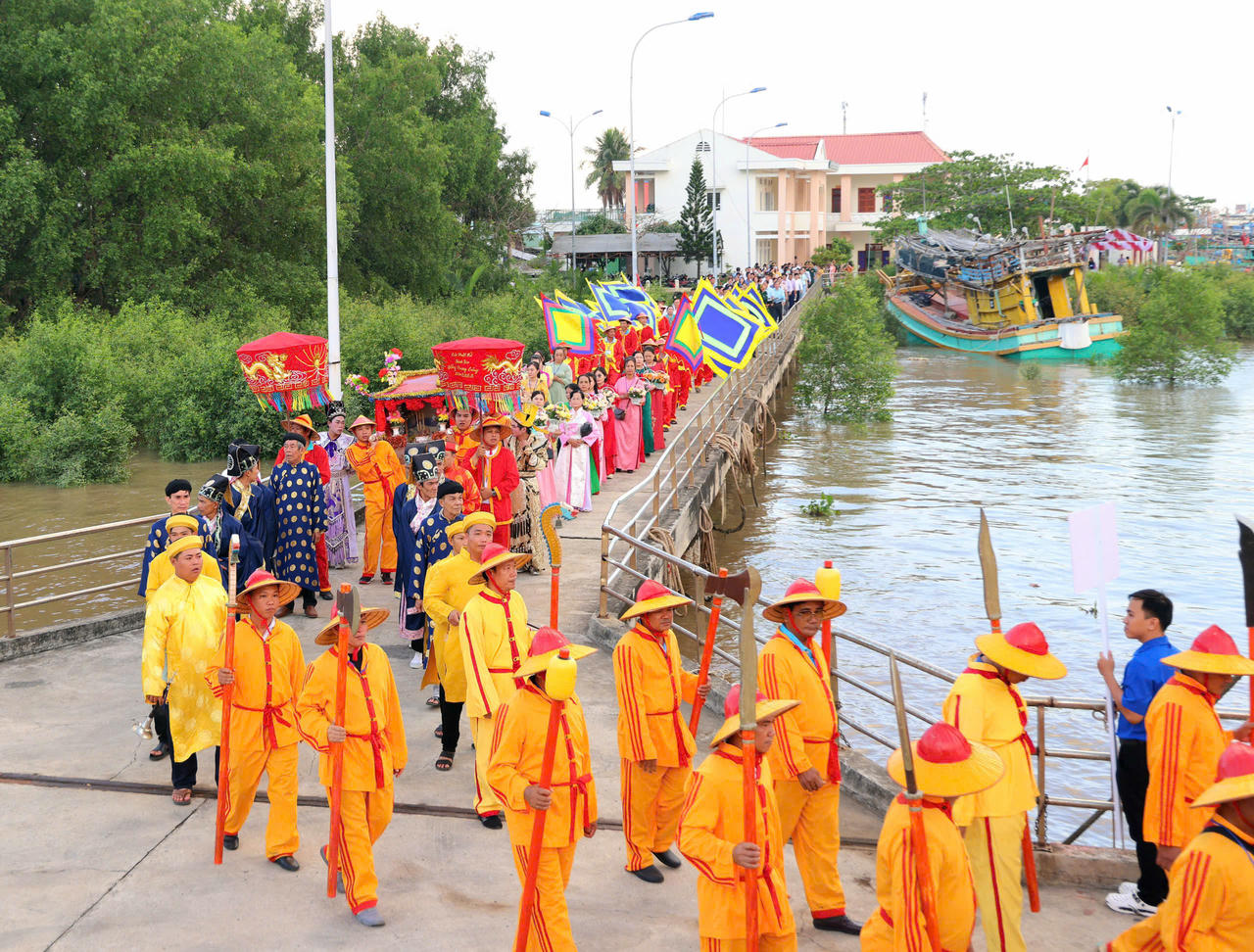 Lễ hội Nghinh Ông Nam Hải (xã Trần Đề, TP Cần Thơ) thể hiện nét văn hóa truyền thống của cư dân vùng biển