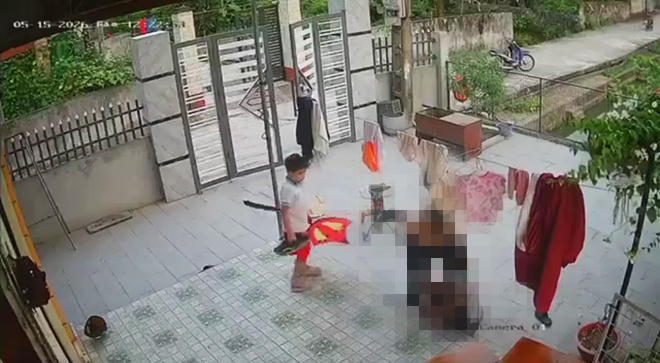 Bé trai 11 tuổi nhập viện sau khi bị hành hung vì nghi lấy diều