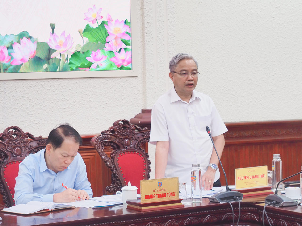 Phó Bí thư chuyên trách Đảng uỷ Nguyễn Quang Thái đánh giá cao kết quả công tác của Vụ Hợp tác quốc tế trong năm 2025 và những tháng đầu năm 2026.