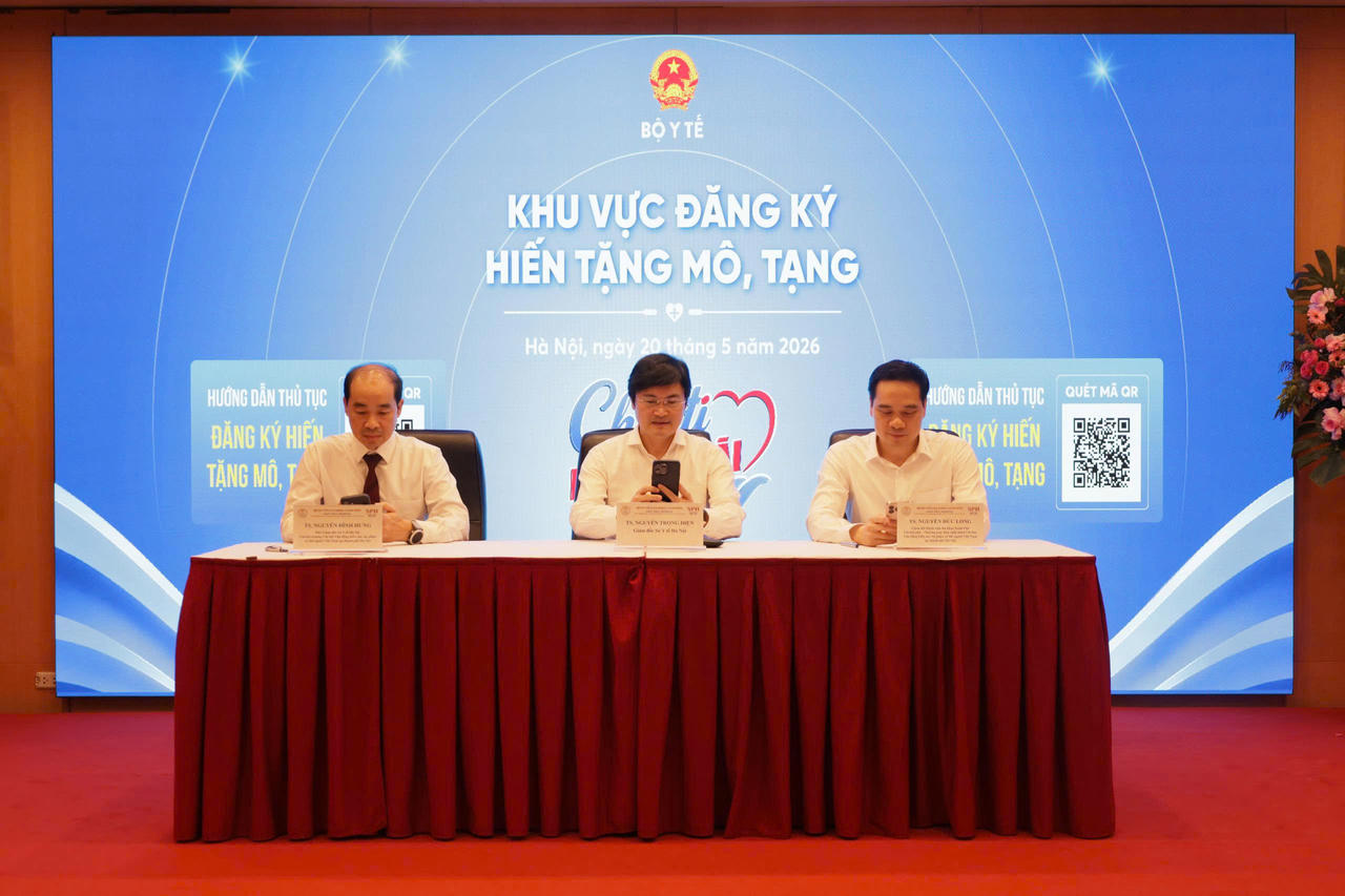 Lãnh đạo Sở Y tế Hà Nội và Bệnh viện Đa khoa Xanh Pôn đăng ký hiến tặng mô, bộ phận cơ thể người.