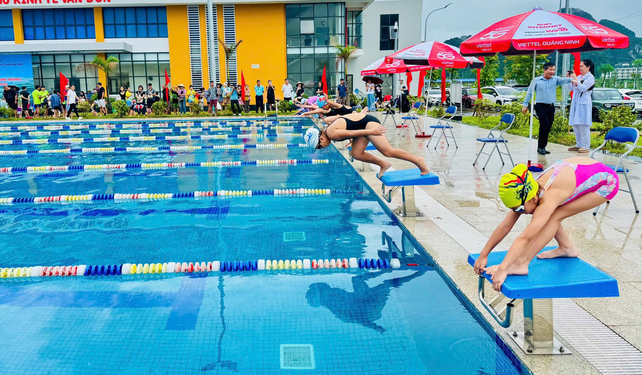  Tập huấn bơi, bơi cứu đuối mở rộng đến nhiều đối tượng ở Quảng Ninh
