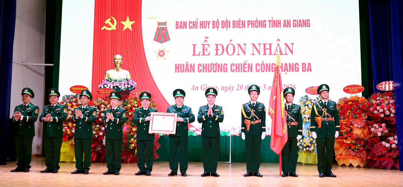 BĐBP tỉnh An Giang nhận Huân chương Chiến công hạng Ba