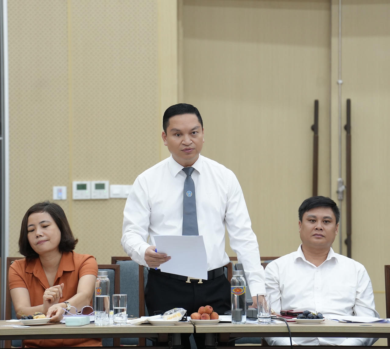 LS Hoàng Ngọc Vinh góp ý tại Hội thảo.