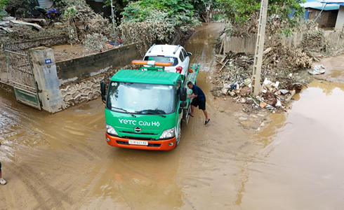  Đội ngũ cứu hộ VETC dốc toàn lực phương tiện và con người, xông pha vào vùng rốn lũ Thái Nguyên để hỗ trợ cứu hộ miễn phí cho cộng đồng