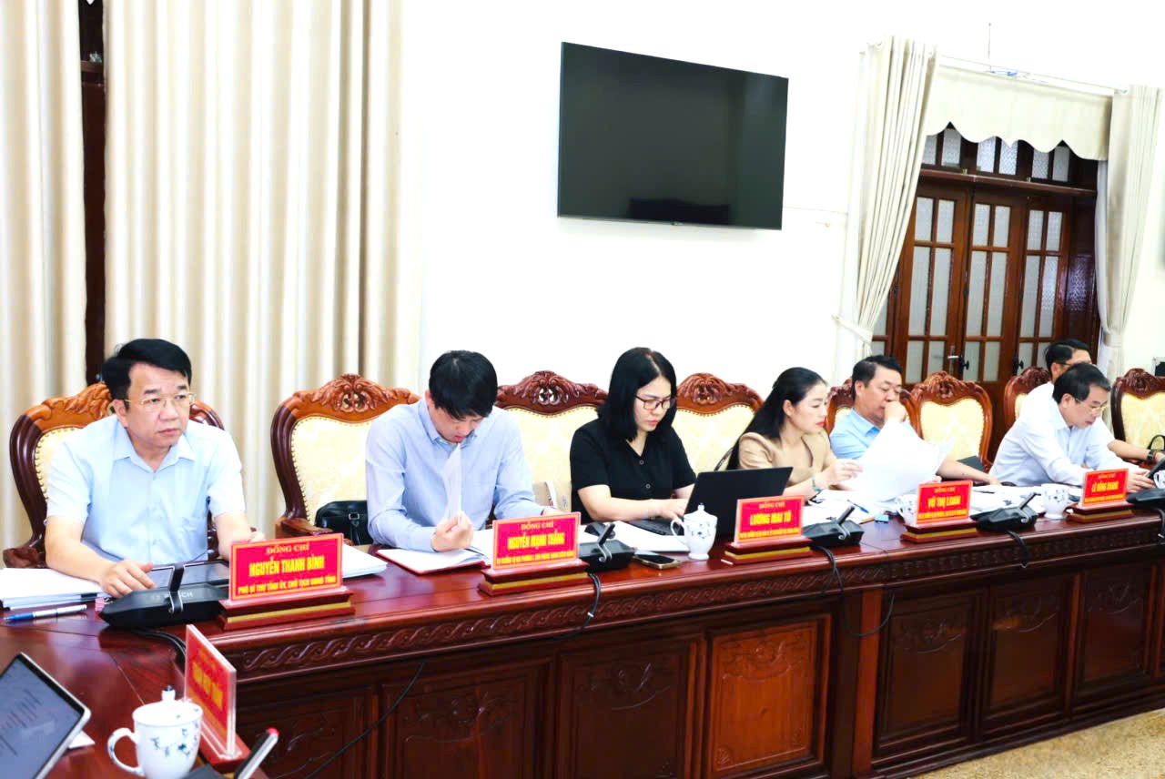 Ông Trần Huy Tuấn chủ trì Hội nghị Ban thường vụ tỉnh Ninh Bình