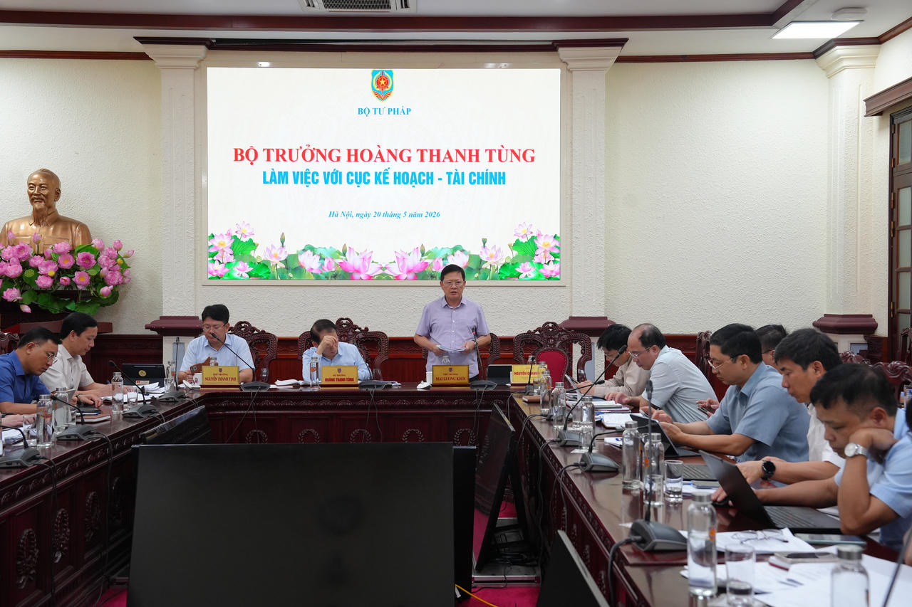 Thứ trưởng Mai Lương Khôi phát biểu tại buổi làm việc.