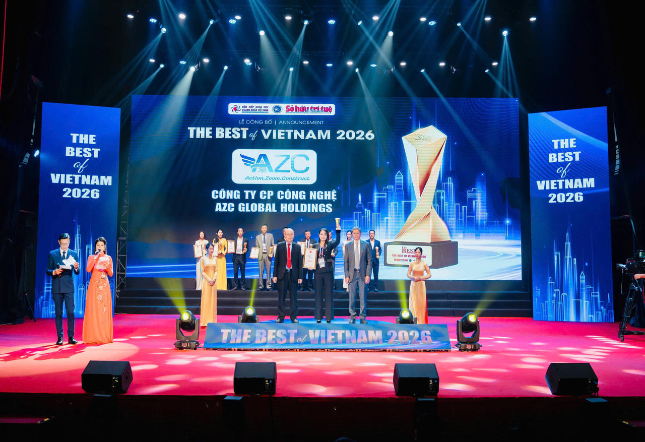 Đại diện AZC nhận giải thưởng vinh danh